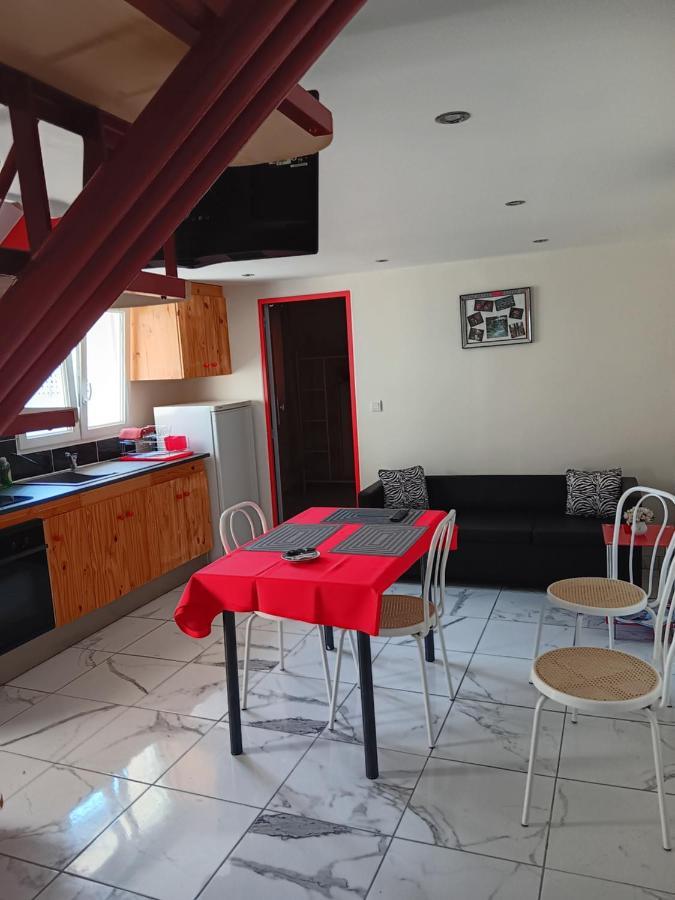 La Bagatelle Apartment Pontorson Bagian luar foto
