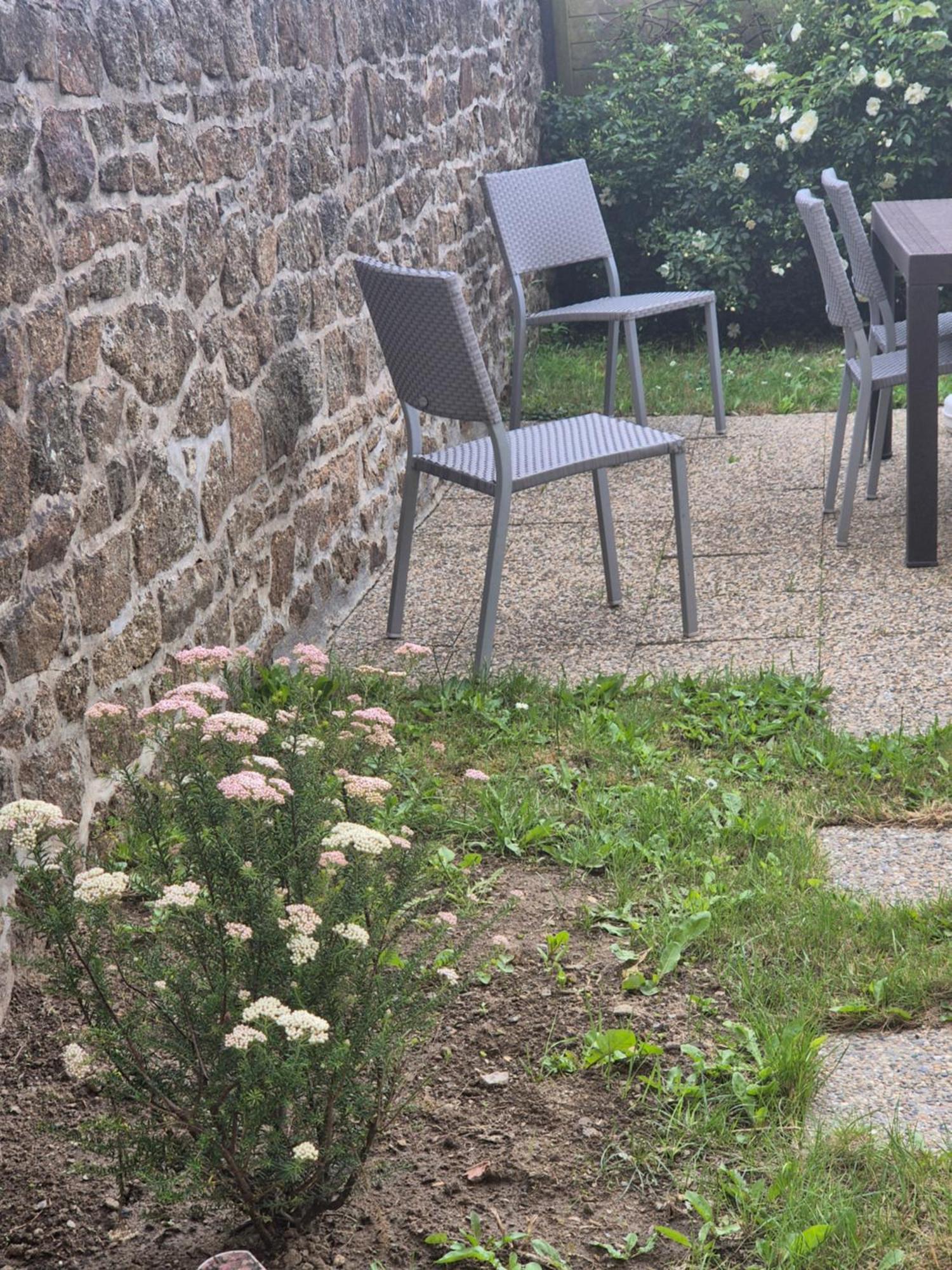 La Bagatelle Apartment Pontorson Bagian luar foto