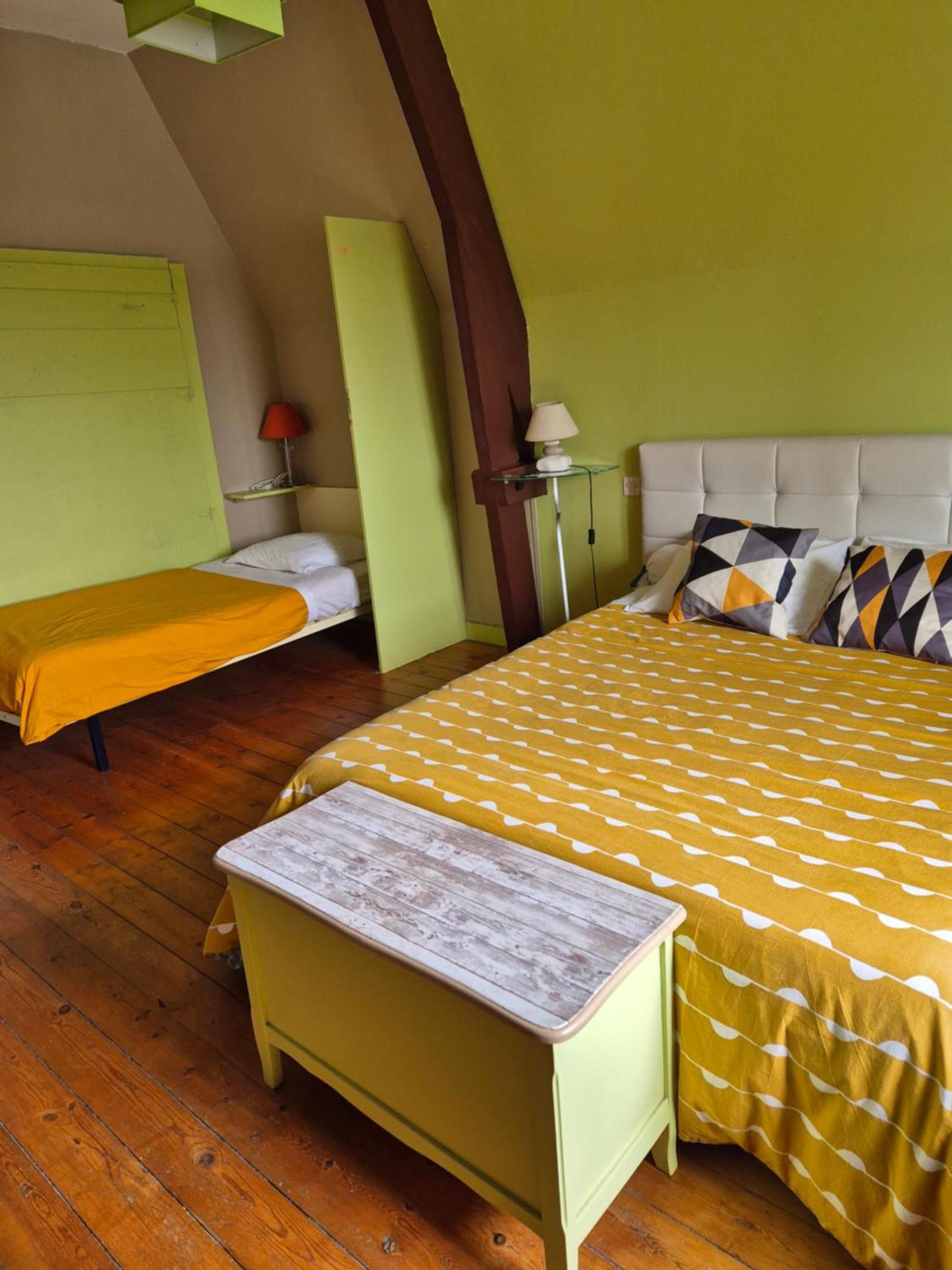La Bagatelle Apartment Pontorson Bagian luar foto