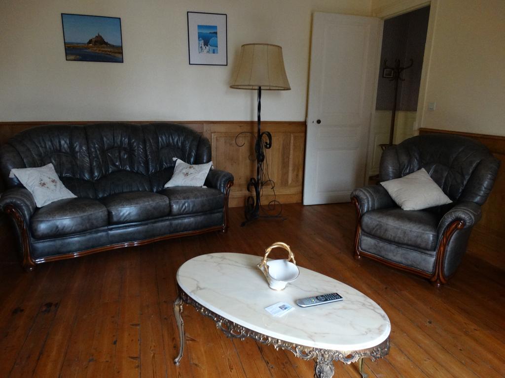 La Bagatelle Apartment Pontorson Bagian luar foto